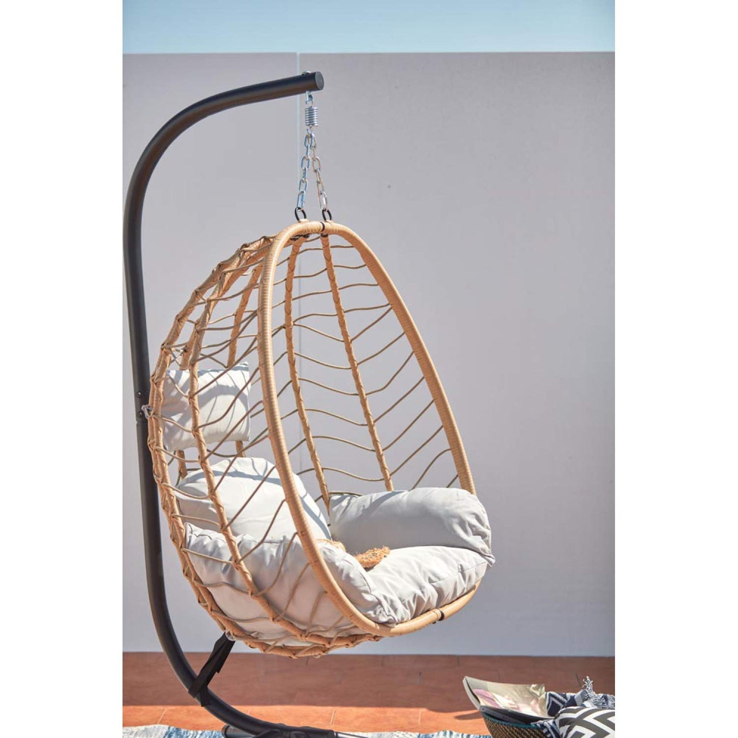 CONCEPT USINE | Hermosa Silla Colgante Lima en Estructura de Acero y Resina Aspecto Ratán Color Beige, Cojín Acolchado Cómodo y Extraíble. Hamaca Impermeable y Resistente, Soporta 160 Kg