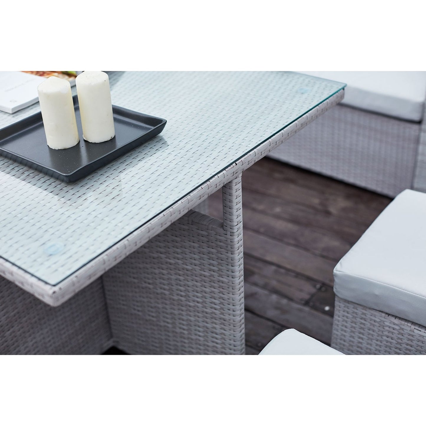Concept-Usine | Mobiliario de Jardín Fidji, Resina Trenzada Color Gris para 10 Personas, Sofá Grandes con Asiento Reclinable, 4 Pufs y Almacenamiento. Mesa Alta con Vidrio Templado.