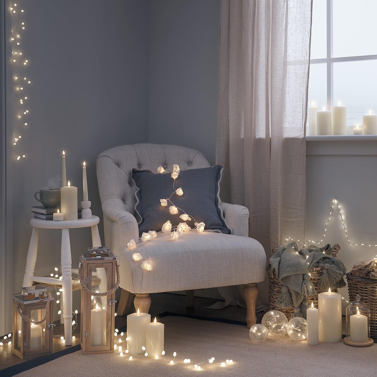 Lights4fun Farolillo de Madera de 34 cm con Vela LED Sin Llama a Pilas con Temporizador y Asa de Cuerda Decoración para Interiores