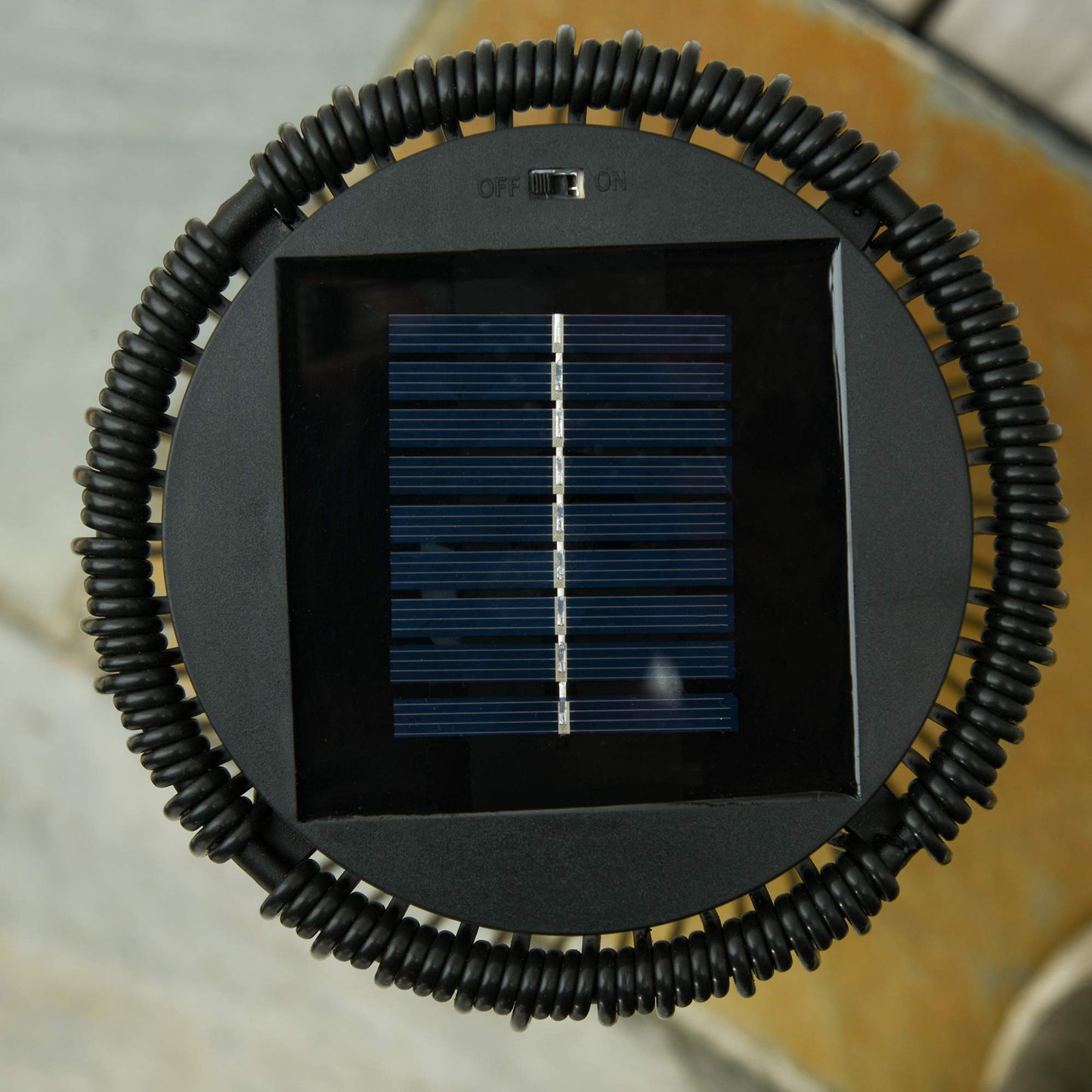 Outsunny Lámpara de Pie de Mimbre Ratán de Energía Solar con LED 0,8 W Interruptor de Control de Luz Automático Decoración para Exterior Ø21,5x61 cm Marrón