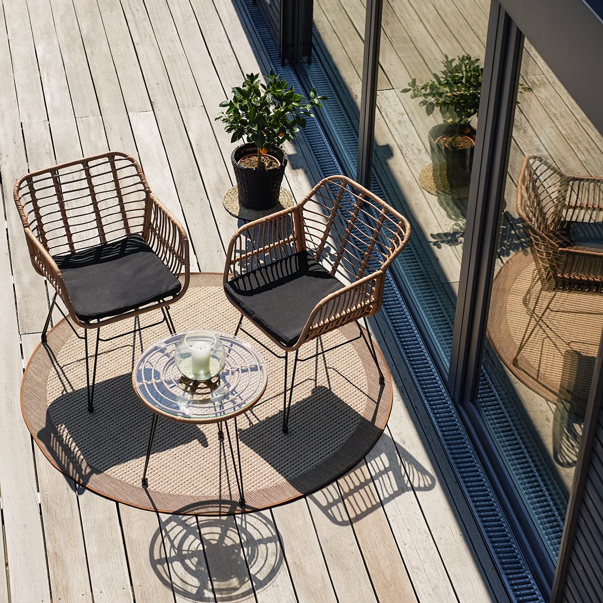 TecTake® Conjunto Jardín Exterior de Ratán y Acero para 2 Personas, Muebles Jardín Exterior Resistentes a Intemperie, 2 Sillas con Cojines (Fundas Extraíbles), 1 Mesa con Cristal - Natural