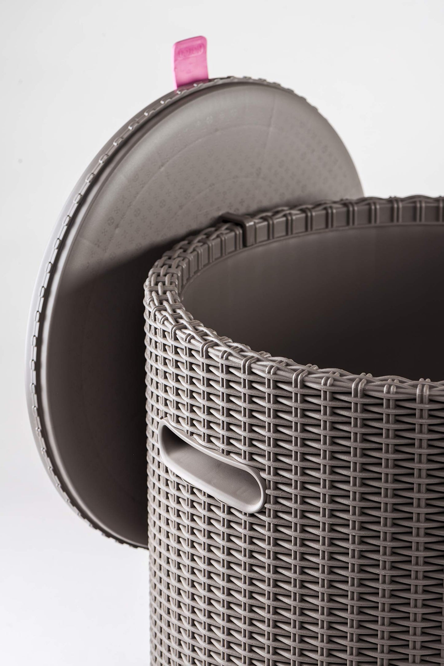 Keter Stool, Capacidad 39 litros Mesa nevera para terraza o Stool exterior, Resina con acabado ratán plano, 42 x 42 x 41 cm, Color Capuchino