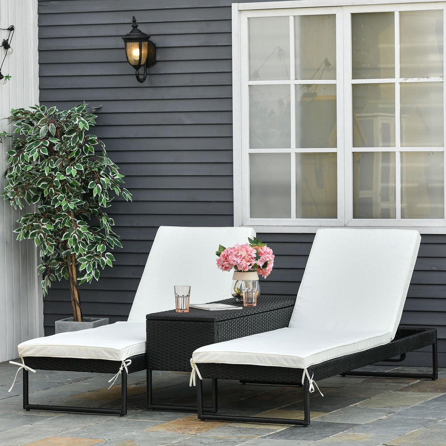 Outsunny Conjunto de 2 Tumbonas de Jardín con Cojines Acolchados Ratán con Mesa Auxiliar para Piscina o Terraza Carga 160 kg 195x60x86 cm Acero Negro