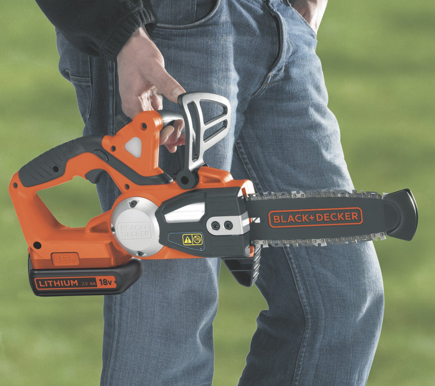 BLACK+DECKER Motosierra a Batería 18V, Batería de litio 2Ah, Espada 20cm, Velocidad Cadena 3,1m/s, Hasta 200 Cortes por Carga, para Poda y Leña - GKC1820L20-QW