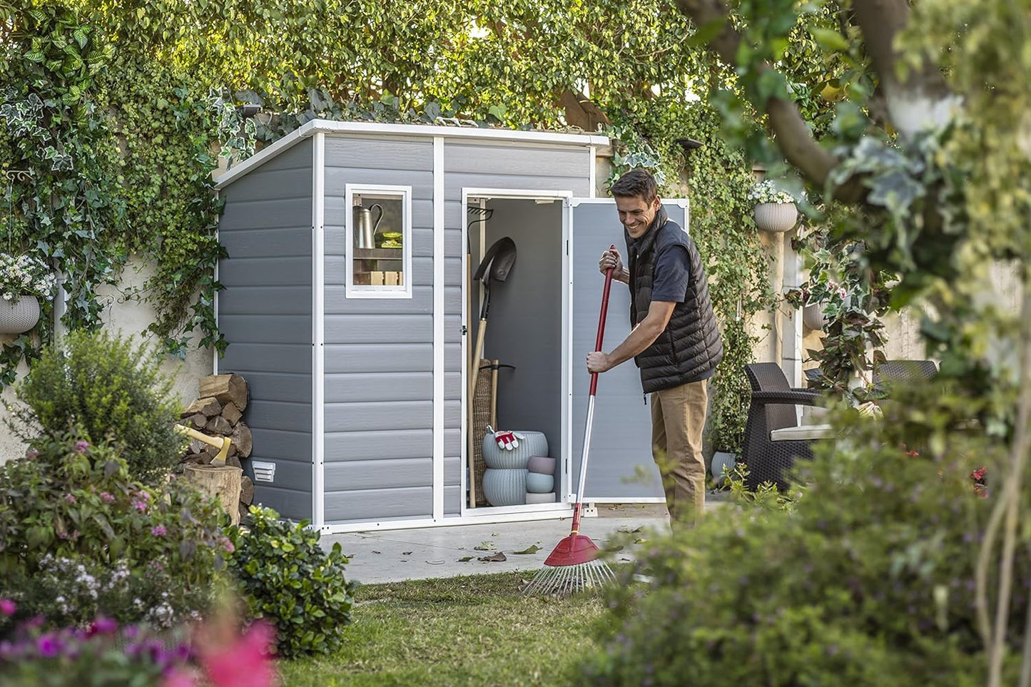 Keter Manor Pent 4X6 - Caseta de jardín, 183,5x111x200,5 cm y 1,8m2, Suelo, Sistema de ventilación, Puerta y Ventana, Resistente al Agua, Color Gris