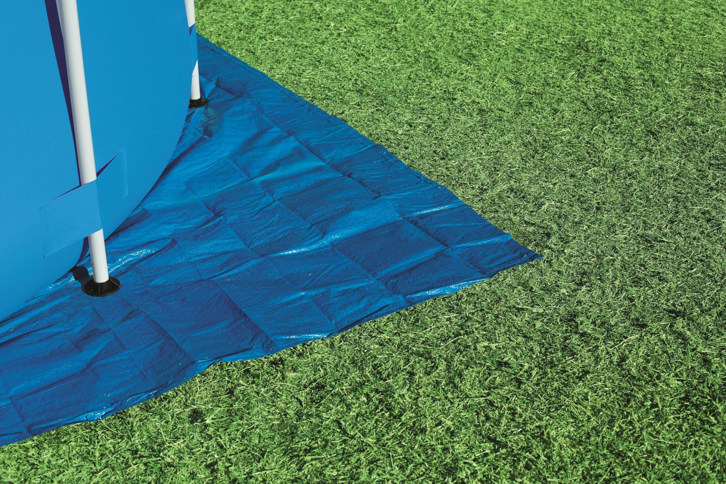 BESTWAY 58001 - Tapiz de Suelo para Piscina 335x335 cm de PVC Resistente Forma Cuadrada Para Piscinas Redondas de 305 cm de Diámetro Color Azul Fácil Instalación